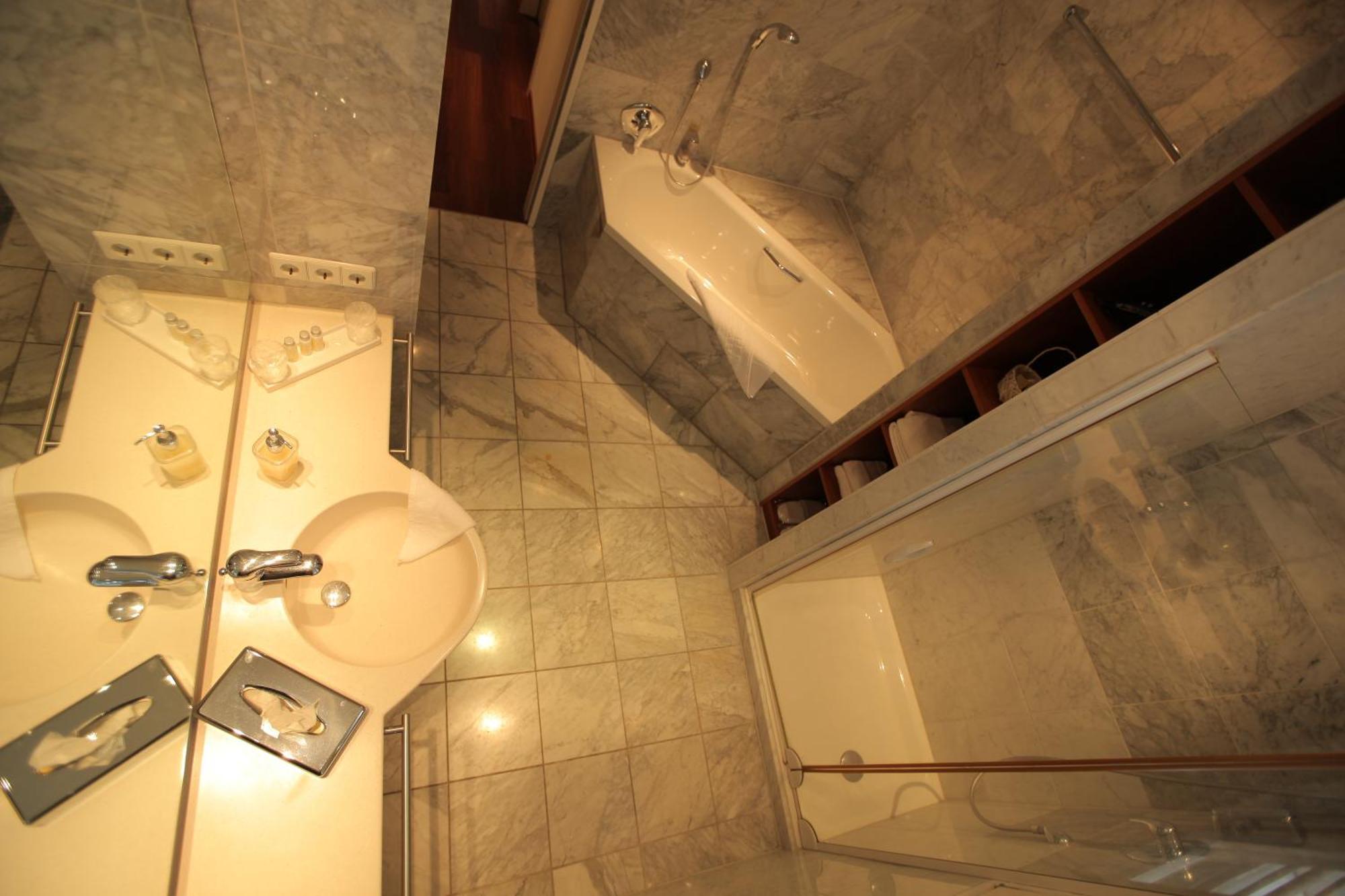 Hotel Mariotto Am Burghof 로라흐 외부 사진