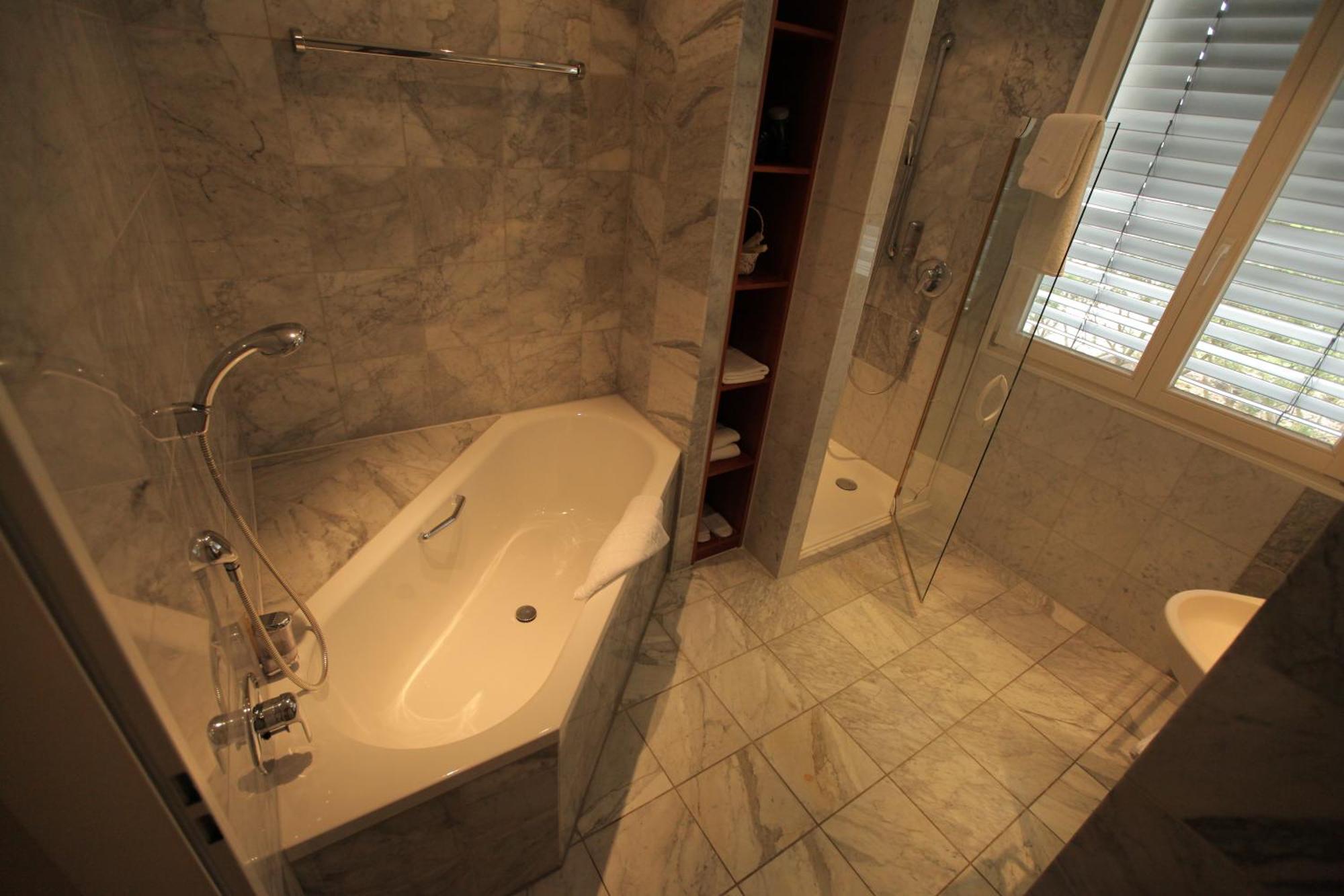 Hotel Mariotto Am Burghof 로라흐 외부 사진