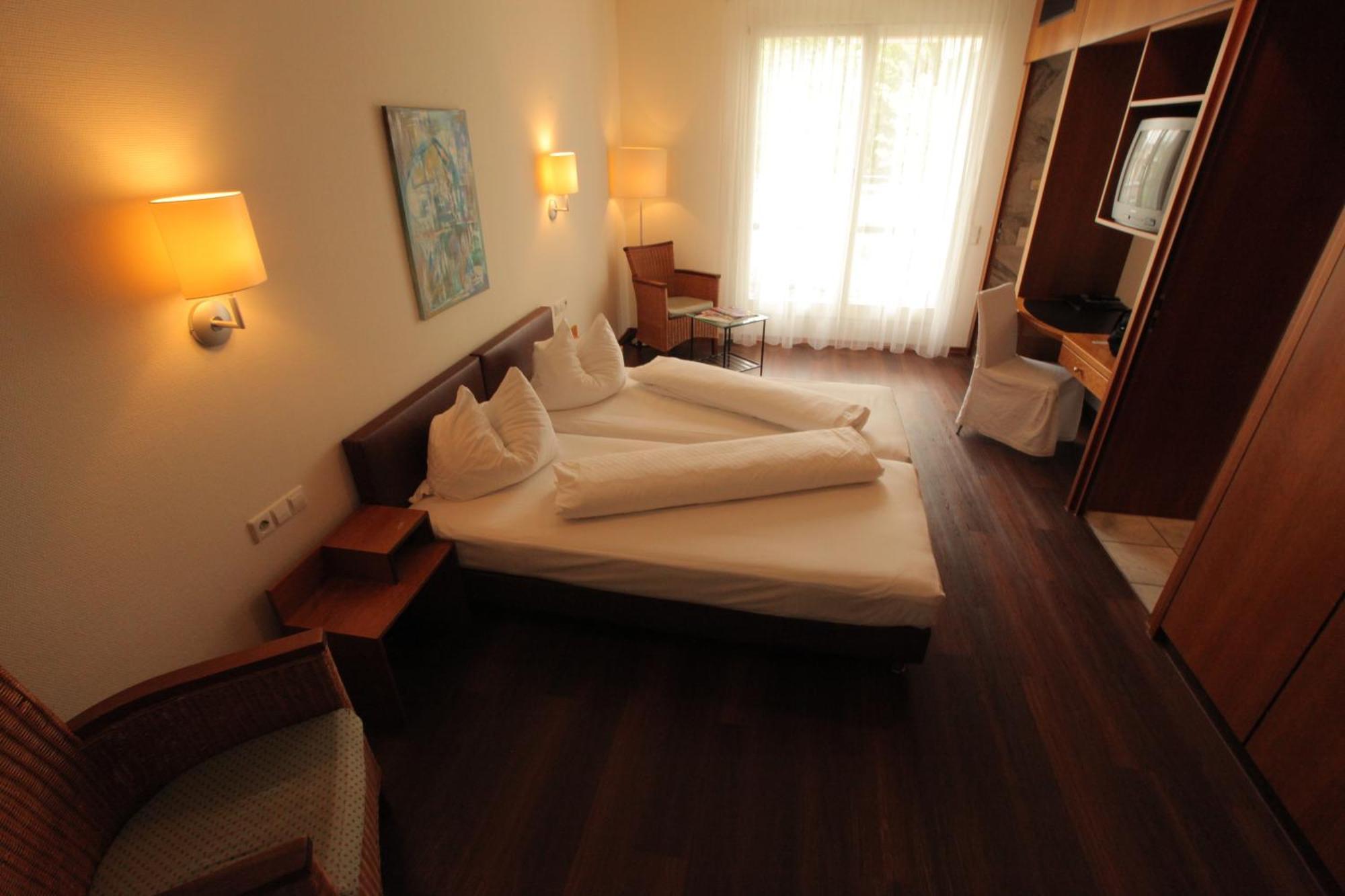 Hotel Mariotto Am Burghof 로라흐 객실 사진