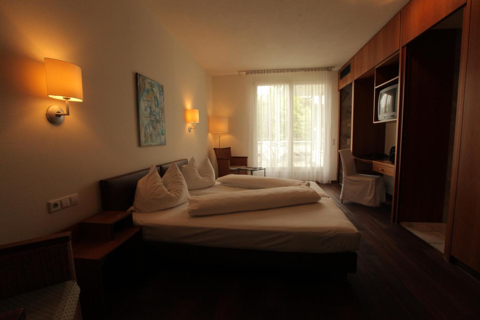 Hotel Mariotto Am Burghof 로라흐 객실 사진