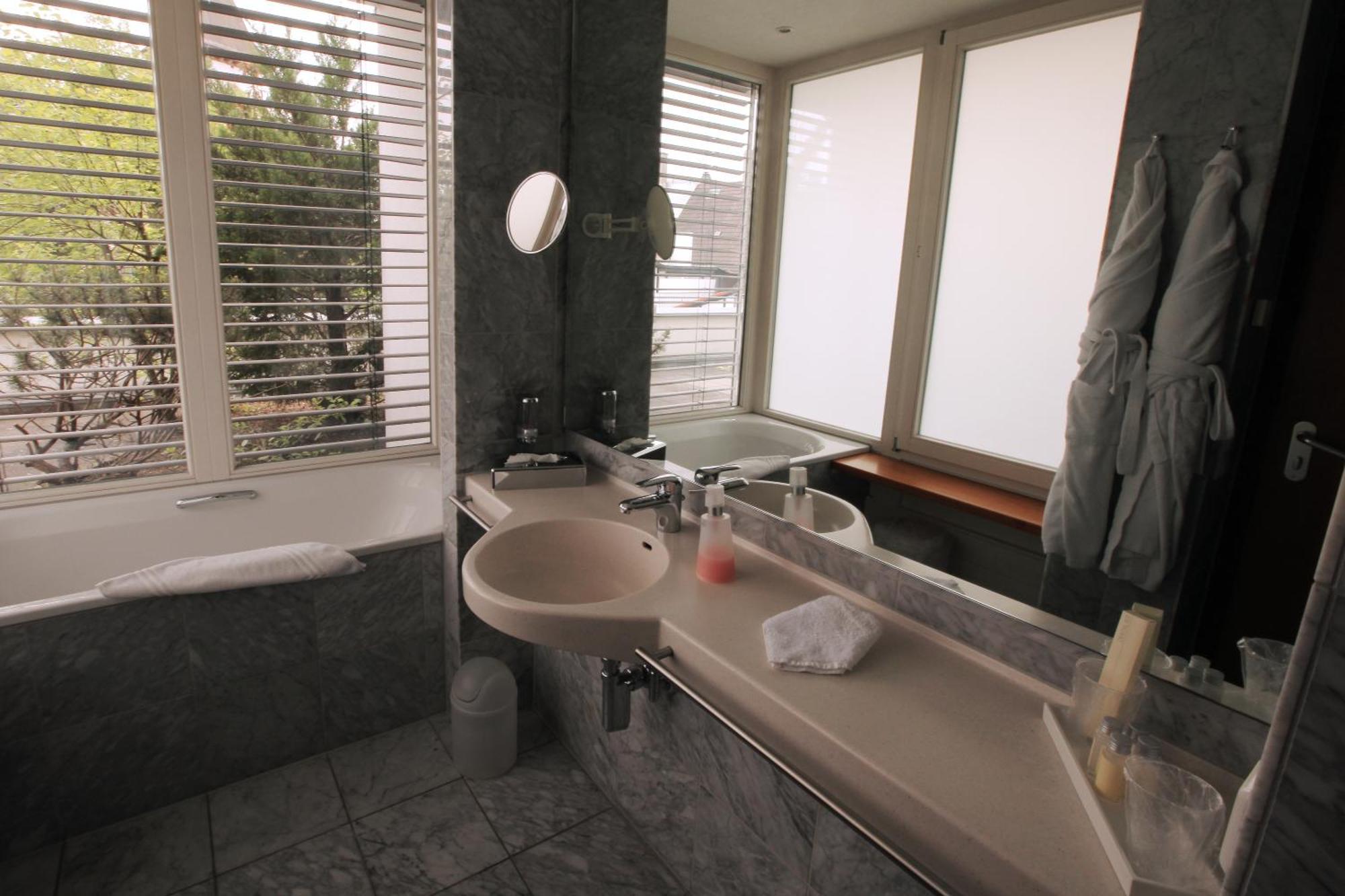 Hotel Mariotto Am Burghof 로라흐 객실 사진